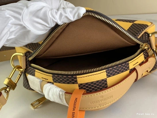 First bag ru Chess LOUIS VUITTON Messenger-24*24*8CM 0813